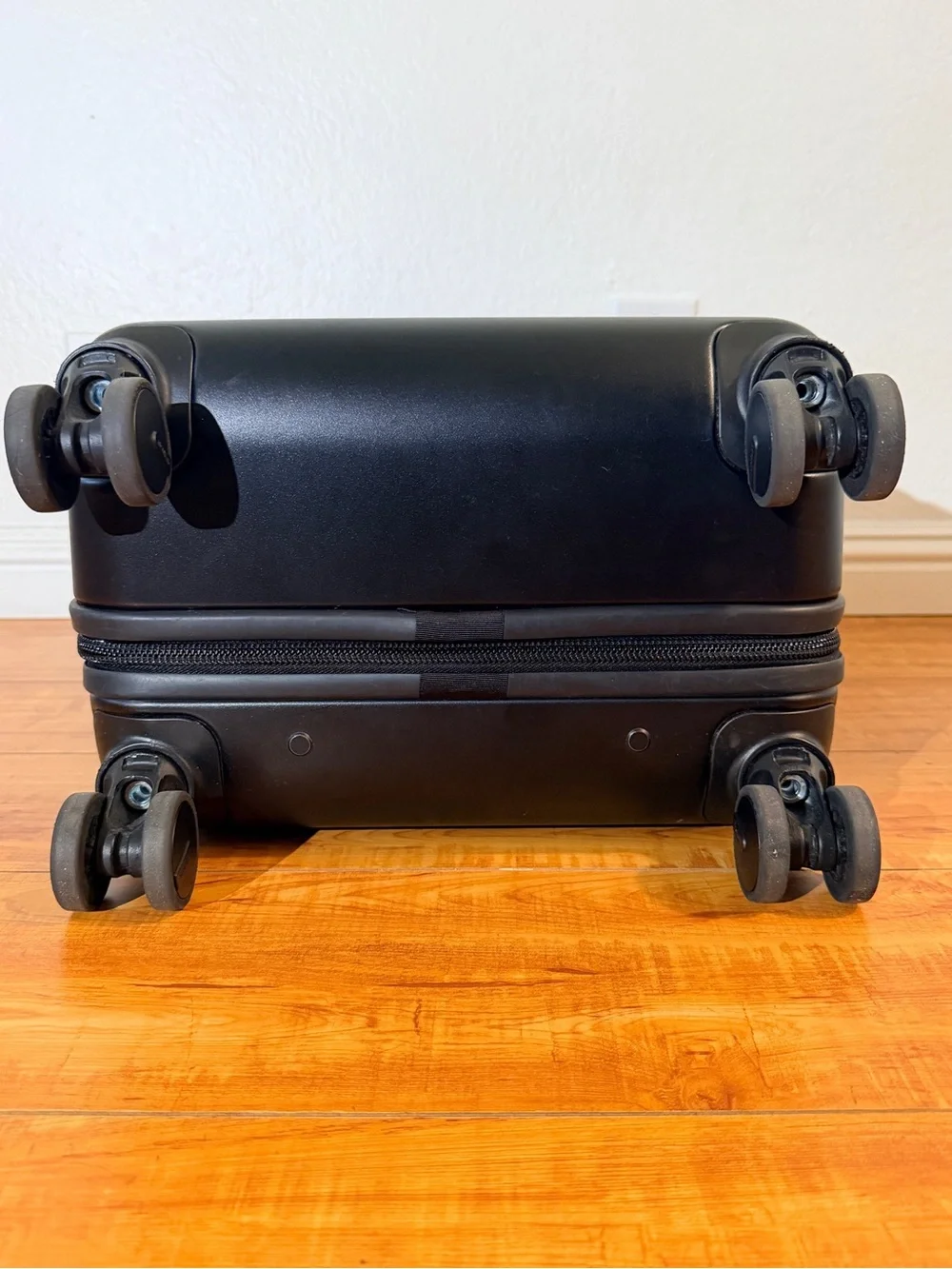 Nomatic Carry-On Classic